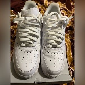 White air force ones men’s size 10.5 Preowned